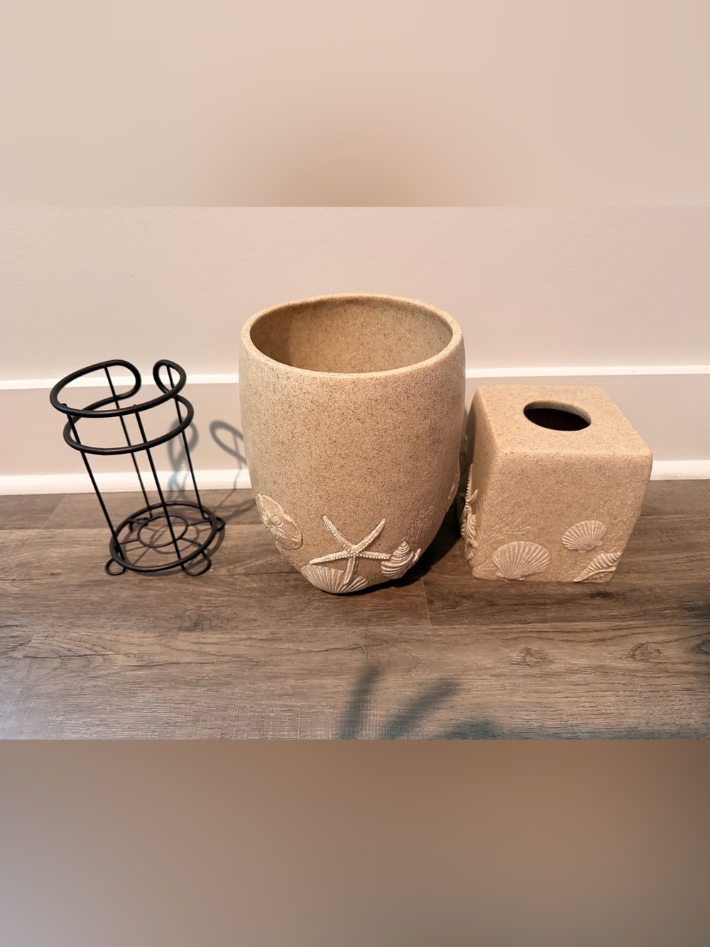 Coastal Sandstone Ceramic Bathroom Set - Seashell Accent